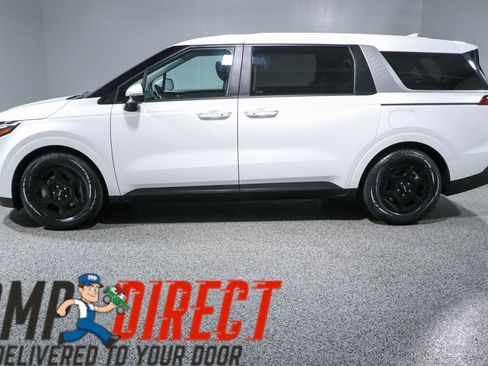 Used 2025 Kia Carnival FWD image 10