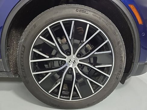 Used 2024 Porsche Macan 4 Electric image 10