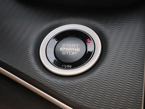 New 2025 Jeep Grand Cherokee L Laredo image 32