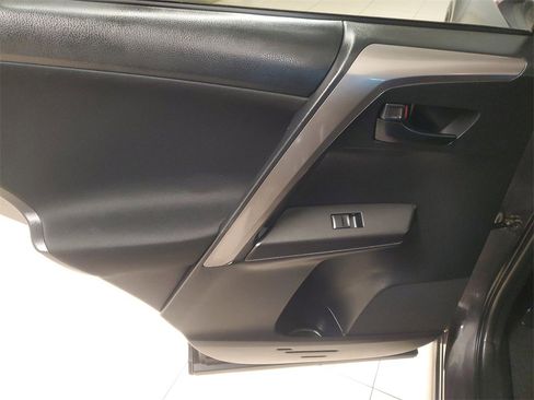 Used 2018 Toyota RAV4 LE image 13