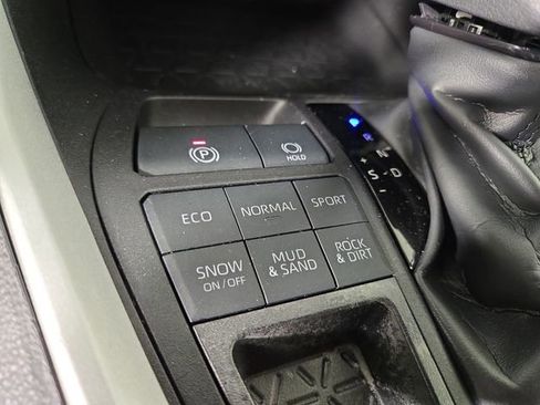 Used 2025 Toyota RAV4 XLE image 26