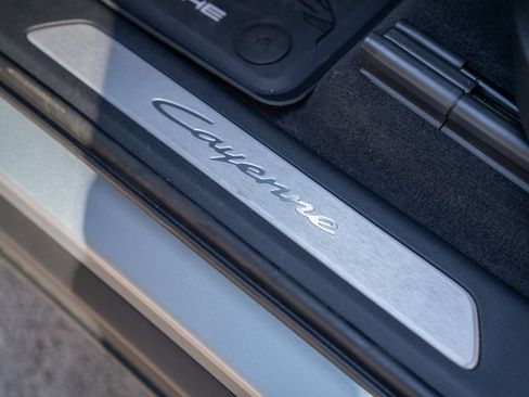 Certified 2026 Porsche Cayenne AWD/4WD image 12