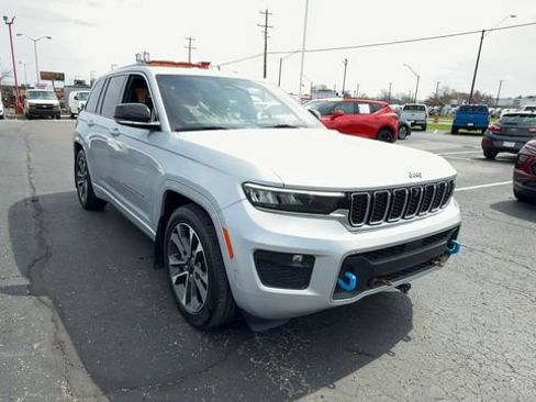 Used 2023 Jeep Grand Cherokee L Limited AWD/4WD image 2