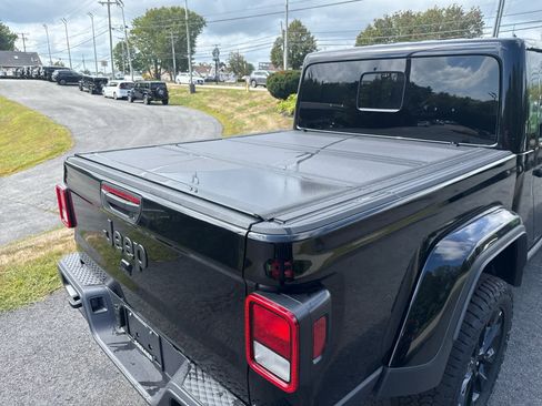 New 2025 Jeep Gladiator Sport image 9