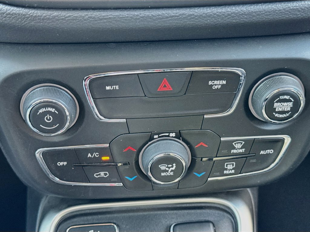 Used 2020 Jeep Compass Latitude w/ Popular Equipment Group FWD image 18