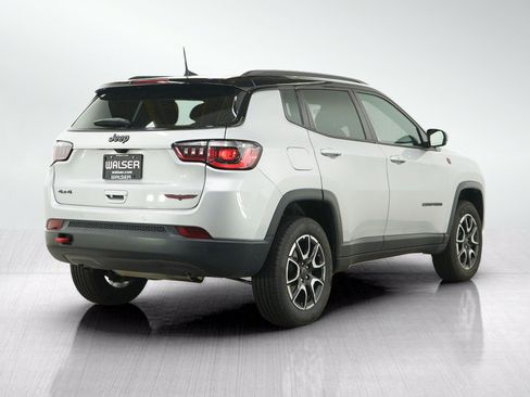 Used 2025 Jeep Compass Trailhawk AWD/4WD image 6