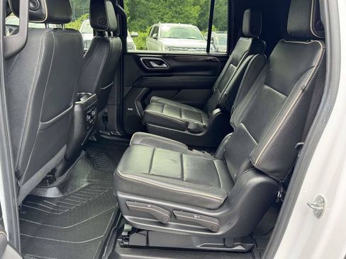 Used 2023 Chevrolet Suburban Premier RWD image 19