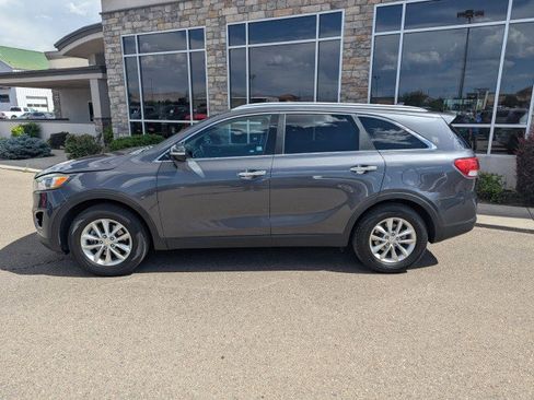 Used 2016 Kia Sorento FWD w/ LX Convenience Package image 2