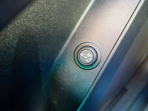 Used 2020 Chevrolet Equinox LT image 40