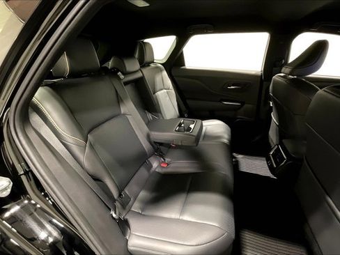 Certified 2025 Toyota Crown Signia image 28