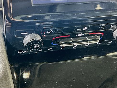 Used 2023 Jeep Grand Cherokee Laredo w/ Luxury Tech Group I image 19