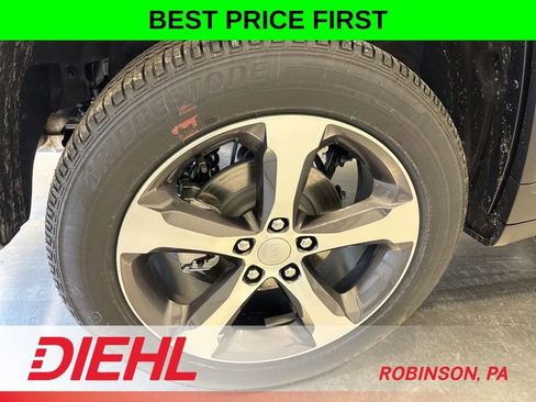 New 2026 Jeep Grand Cherokee Limited w/ Luxury Tech Group II AWD/4WD image 8