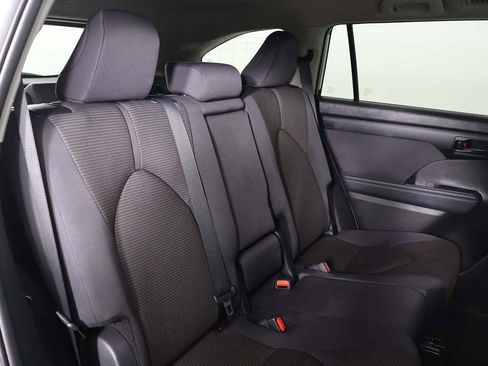 Used 2024 Toyota Highlander LE AWD/4WD image 30