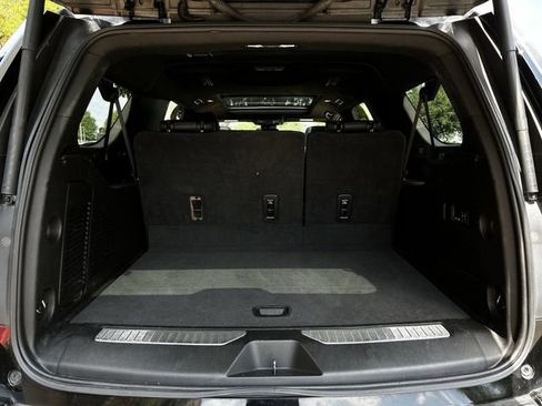 Used 2023 Chevrolet Suburban RST w/ Luxury Package image 34