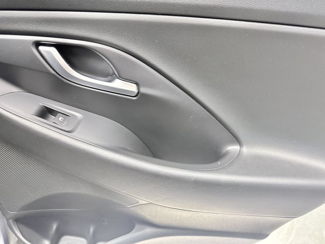 Used 2018 Hyundai Elantra GT Sport FWD image 18
