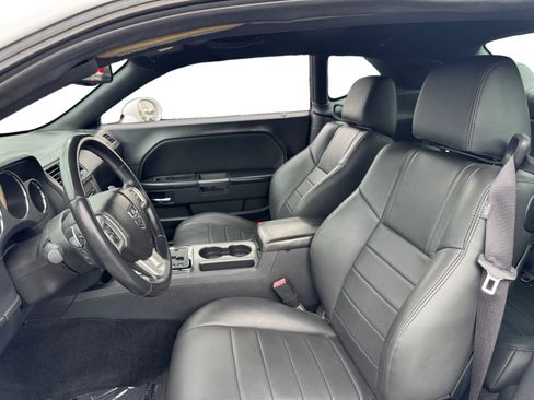 Used 2012 Dodge Challenger R/T RWD image 9
