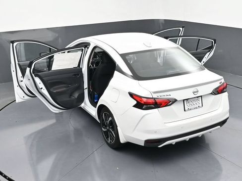 New 2025 Nissan Versa SR w/ Trunk Package FWD image 41