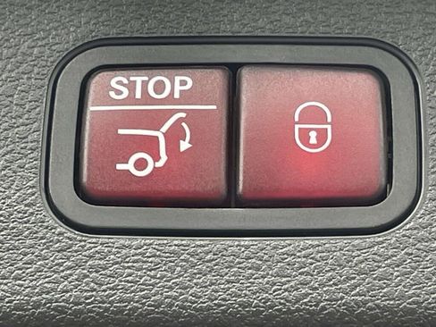 Used 2025 Mercedes-Benz GLS 450 4MATIC image 21