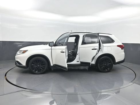 Used 2020 Mitsubishi Outlander LE FWD image 35
