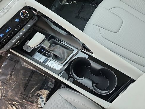 New 2026 Hyundai Elantra Limited image 24