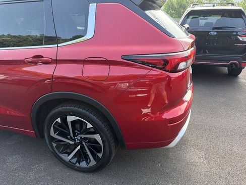 Used 2024 Mitsubishi Outlander 4WD Plug-In Hybrid image 7