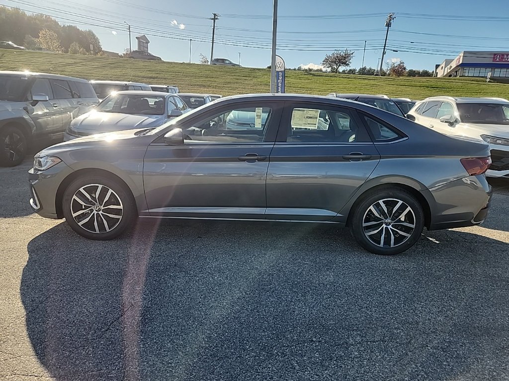 New 2027 Volkswagen Jetta SE FWD image 4
