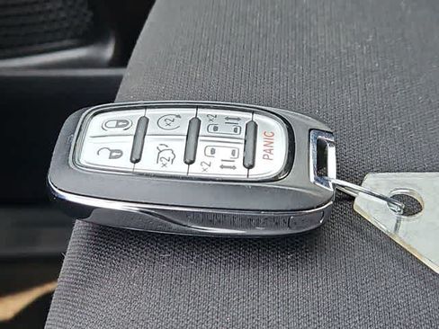 Used 2021 Chrysler Pacifica Touring w/ S Appearance Package FWD image 29