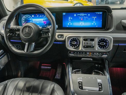 Used 2025 Mercedes-Benz G 550 image 35