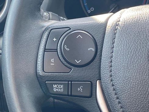 Used 2017 Toyota RAV4 XLE image 5