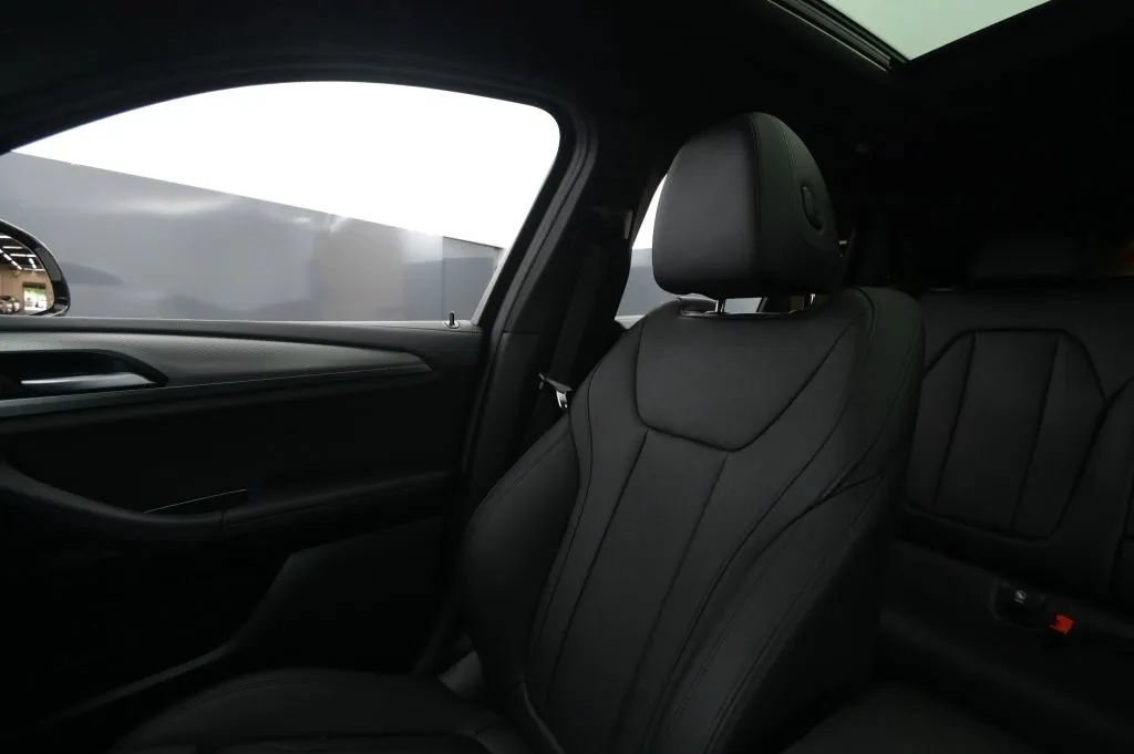 Used 2021 BMW X4 xDrive30i w/ M Sport Package AWD/4WD image 29