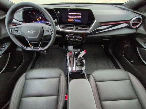 Used 2025 Chevrolet Trax RS w/ Sunroof Package image 14