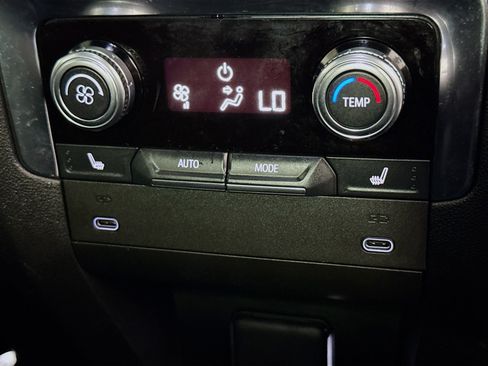 Used 2025 GMC Yukon Denali AWD/4WD image 41