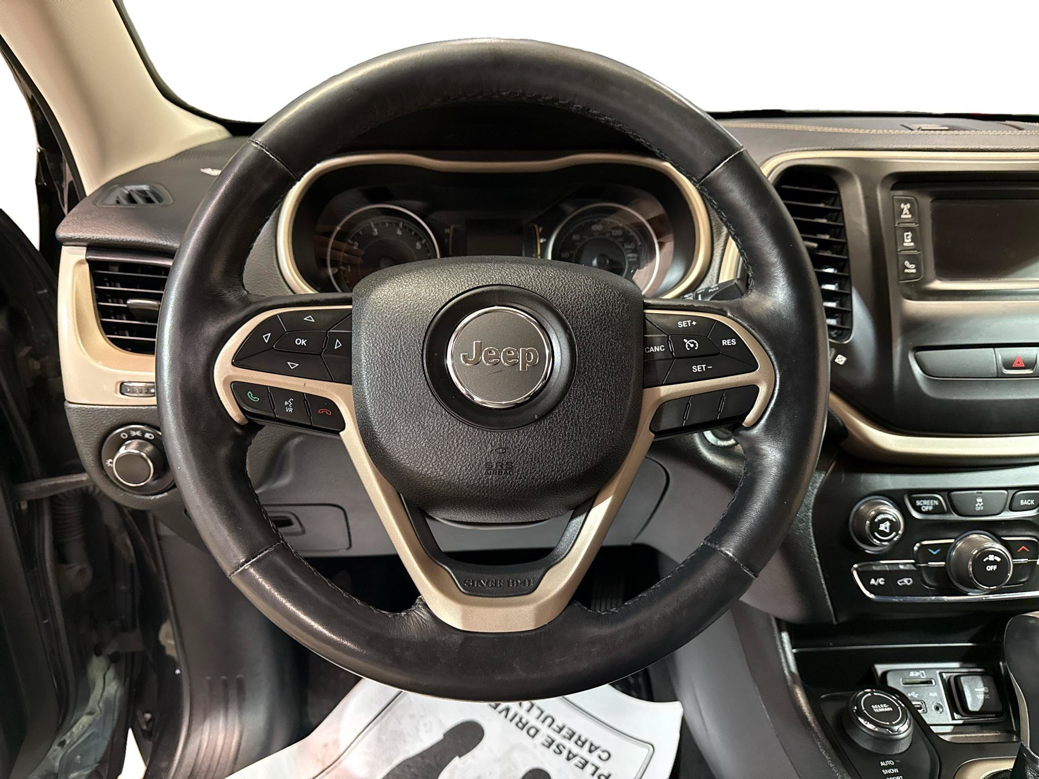 Used 2015 Jeep Cherokee Sport w/ Cold Weather Group AWD/4WD image 17