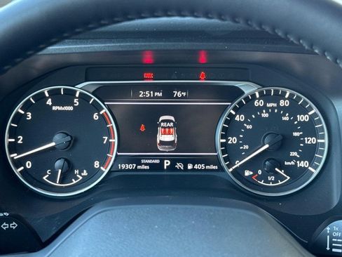 Used 2025 Nissan Rogue SV FWD image 17