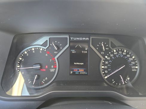 Used 2022 Toyota Tundra SR5 w/ SR5 Convenience Package AWD/4WD image 18