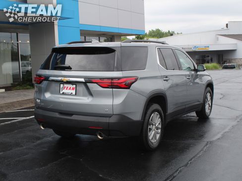 Used 2023 Chevrolet Traverse LT FWD image 4
