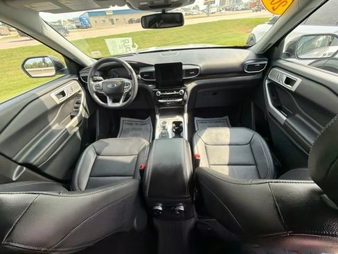 Used 2023 Ford Explorer Limited AWD/4WD image 14