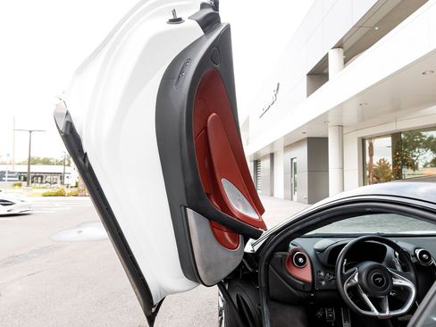 Used 2025 McLaren GTS image 27