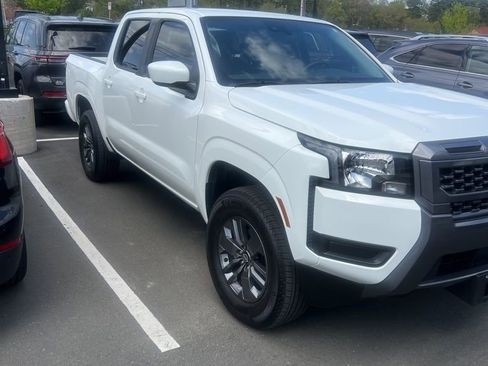 Used 2025 Nissan Frontier SV image 10