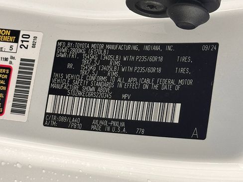 Used 2024 Toyota Sienna Limited image 54