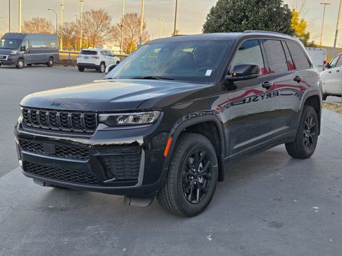 New 2026 Jeep Grand Cherokee Altitude image 3