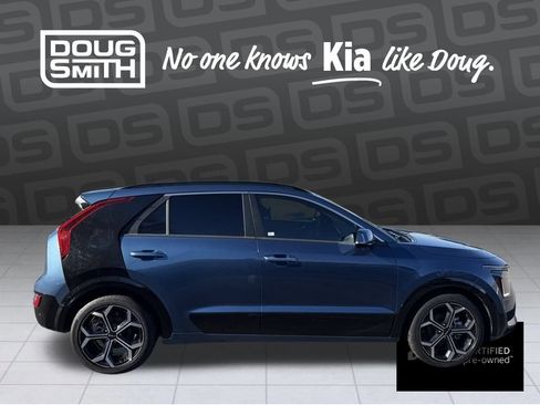 Certified 2023 Kia Niro SX Touring image 7