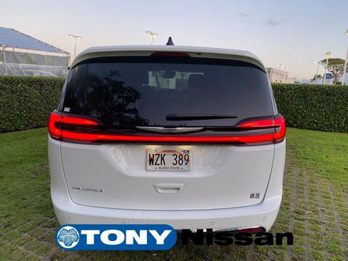 Used 2024 Chrysler Pacifica Touring-L FWD image 6