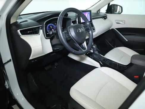Used 2023 Toyota Corolla Cross XLE AWD/4WD image 17