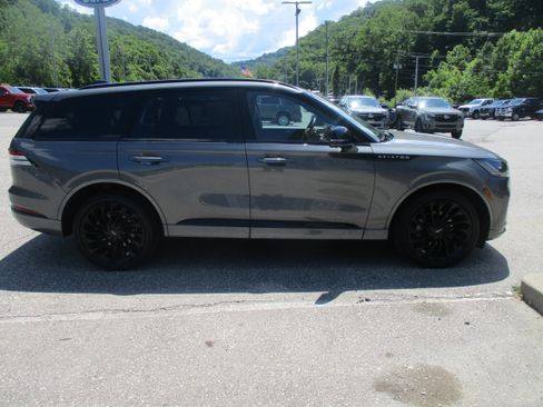 Used 2025 Lincoln Aviator Reserve w/ Equipment Group 201A AWD/4WD image 3