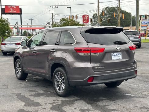 Used 2019 Toyota Highlander XLE FWD image 4