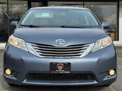Used 2015 Toyota Sienna XLE w/ XLE Navigation Package image 36