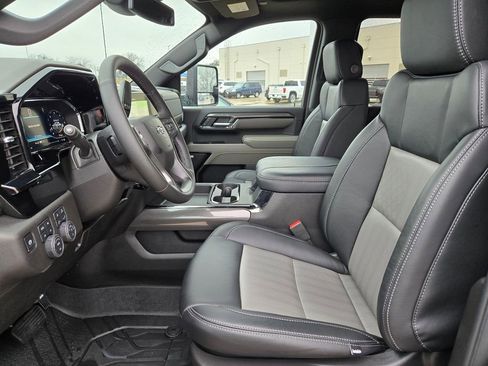 Used 2025 Chevrolet Silverado 2500 ZR2 AWD/4WD image 9