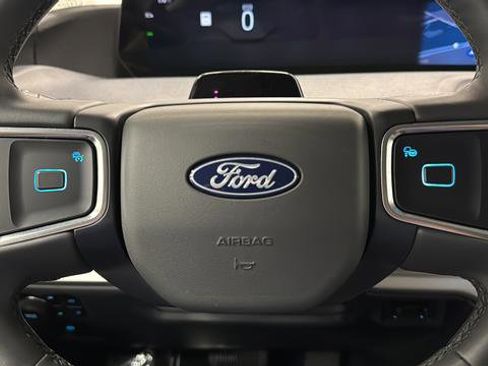 Used 2025 Ford Expedition Active AWD/4WD image 16