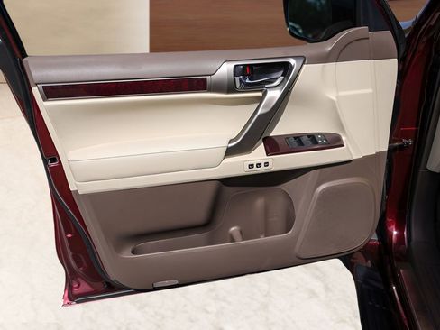 Used 2017 Lexus GX 460 Premium w/ Premium Package image 24